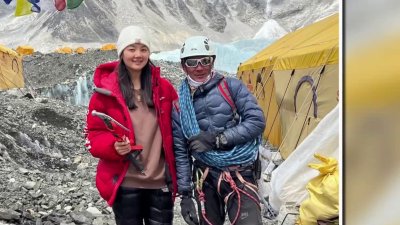 Meet the Mother-Daughter Duo Who Reached the Summit of Mount Everest