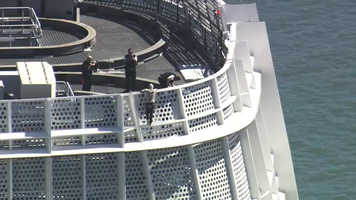 Person Climbs Salesforce Tower in San Francisco – NBC Connecticut - Vimarsana News