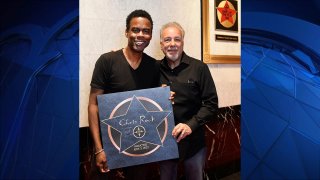 Chris Rock with Mohegan Sun Walk of Fame plaque