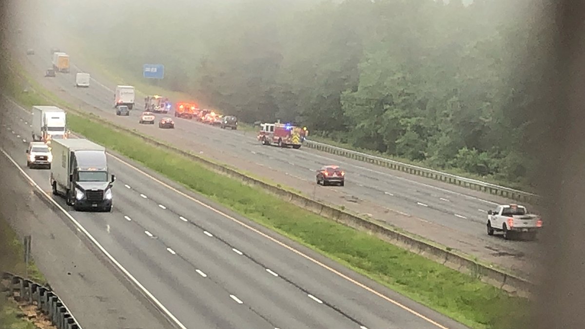 Crash Closes Lanes of I-84 West in Tolland - Vimarsana News