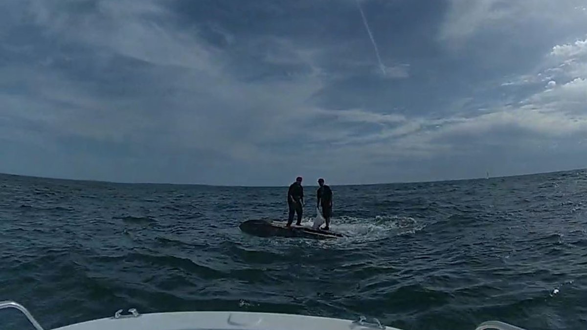 East Lyme Dispatchers Use FaceTime to Help in Rescue After Boat Capsizes - Vimarsana News