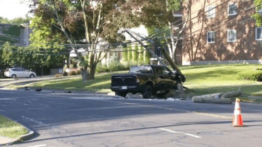 Crash Closes South Main Street in West Hartford – NBC Connecticut
