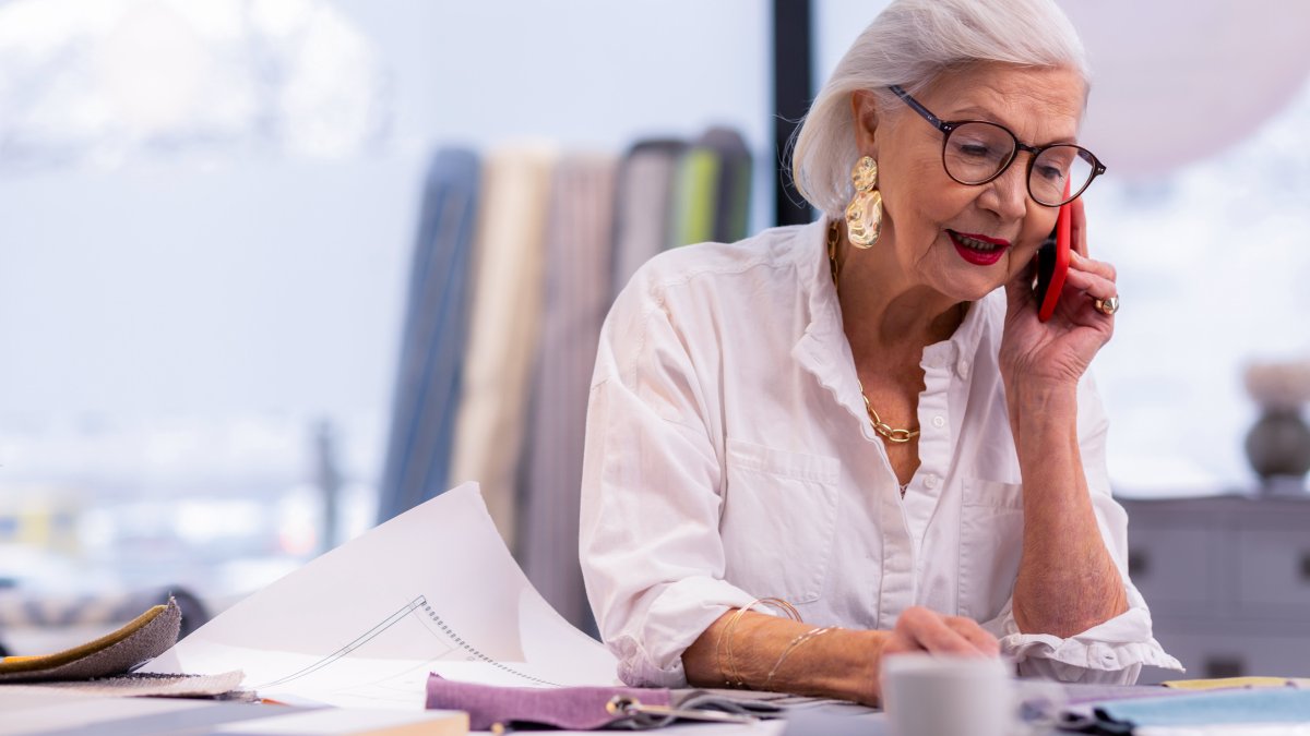 Economic Worries Further Older Americans' Pandemic-Era Plans to Delay Retirement, Survey Finds - Vimarsana News