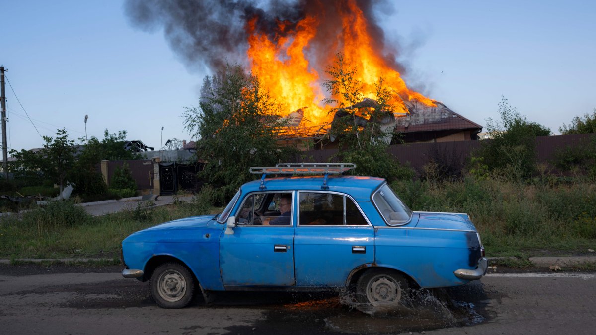 Ukrainian Forces Reportedly Attack Key Russian Supply Route Into Occupied Kherson; Moscow Wages Gas 'Price Terror' on Europe – NBC Connecticut - Vimarsana News