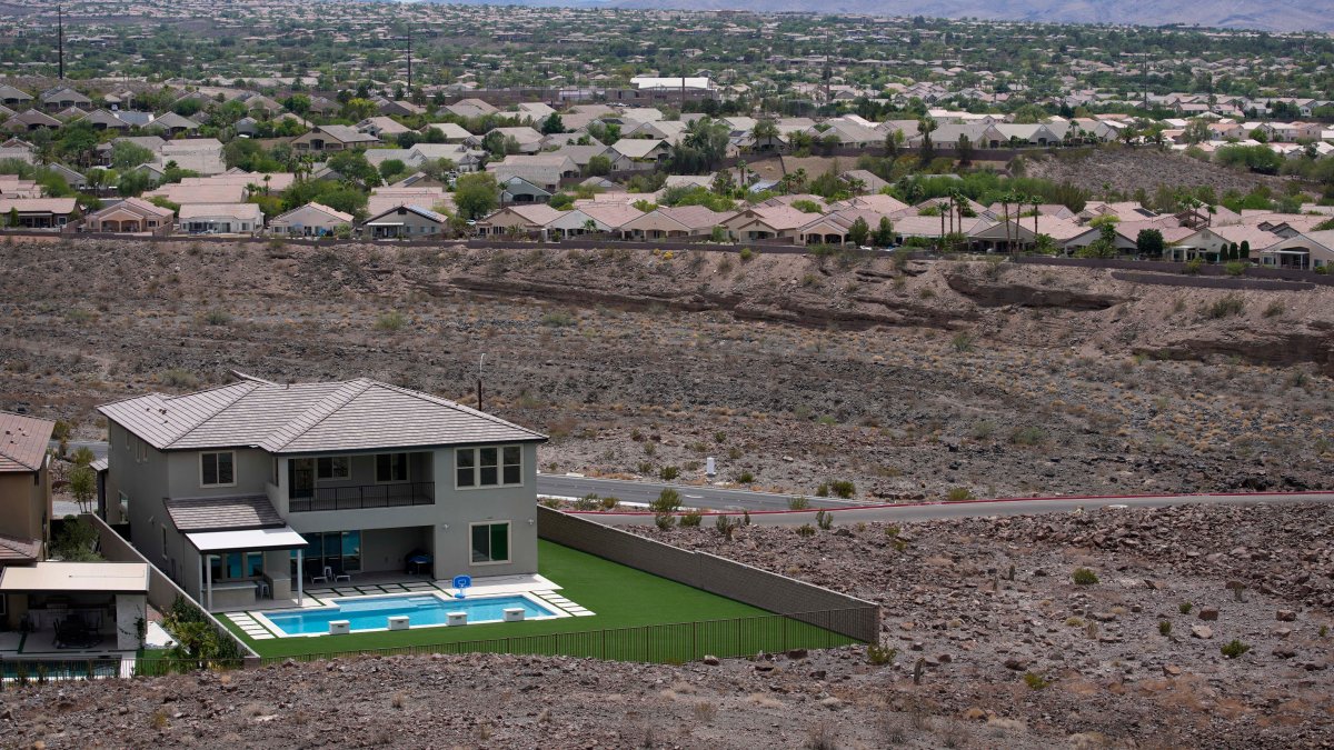 Drought Drives Las Vegas to Limit Size of Home Swimming Pools – NBC Connecticut - Vimarsana News