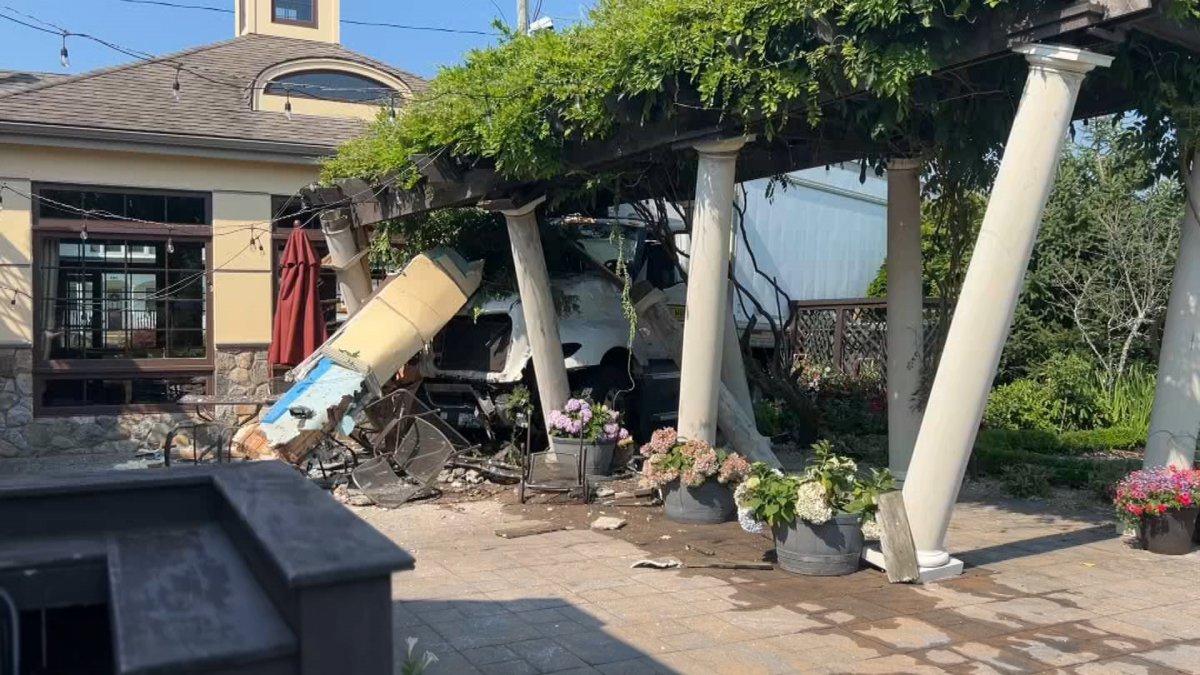 Watch Raw Video of Truck Crash Into North Stonington Restaurant NBC Connecticut