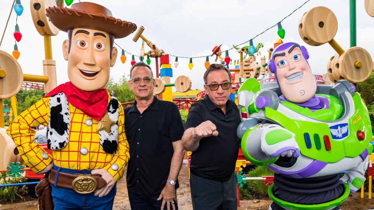 Tom Hanks Reacts to Tim Allen Not Being Cast in 'Lightyear' – NBC Connecticut - Vimarsana News