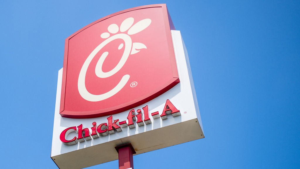 Trans Woman Fired From Chick-fil-A Sues for Sexual Harassment and Discrimination - Vimarsana News
