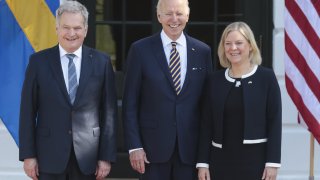 US President Joe Biden, center, welcomes Sauli Niinisto, Finland’s president, left, and Magdalena Andersson, Sweden’s prime minister, on the South Lawn of the White House in Washington, D.C., US, on Thursday, May 19, 2022.