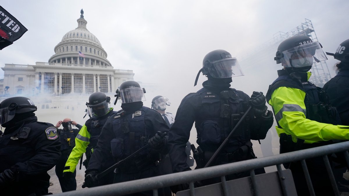 5 Militia Members Charged With Storming Capitol on Jan. 6: FBI - Vimarsana News