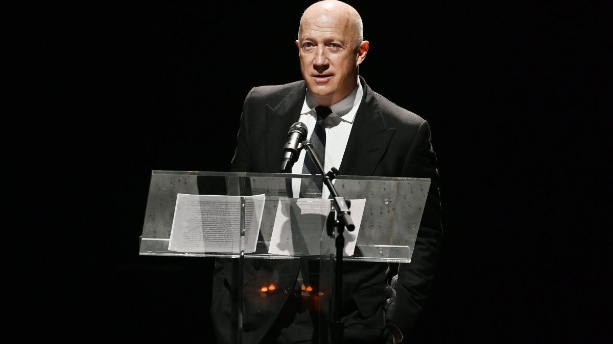 How Bryan Lourd Became One of the Most Powerful People in the History of Hollywood - Vimarsana News