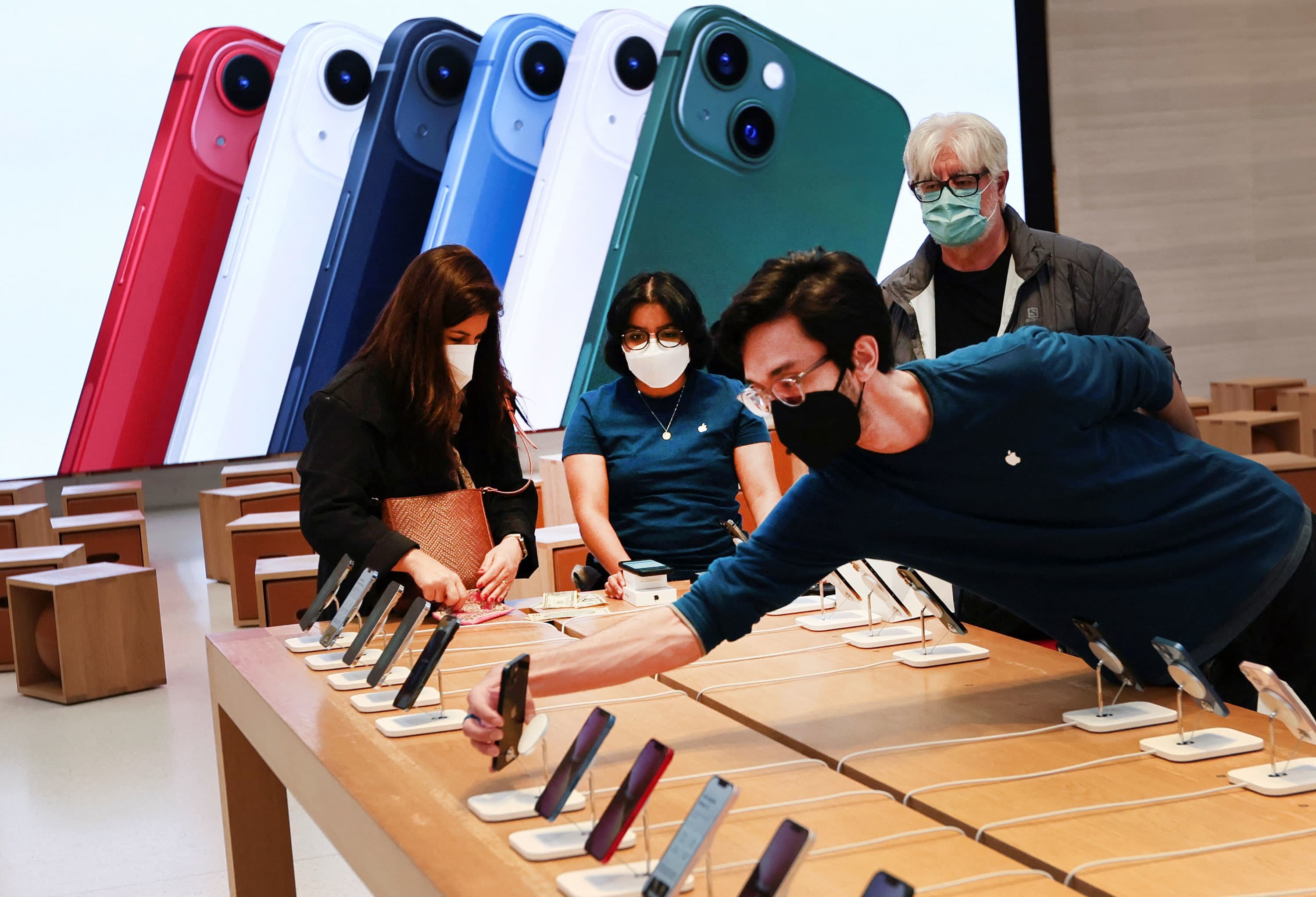 Stocks Making the Biggest Moves Midday: Apple, CarMax, Coinbase, Peloton and More - Vimarsana News