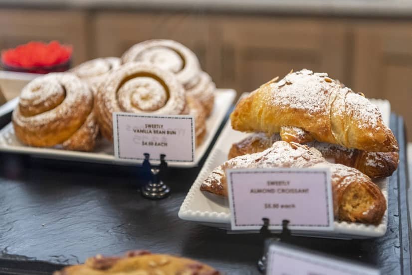 Americans Have 'Tip Fatigue' — Post-Pandemic, Diners Are Less Inclined to Tip Generously for Takeout – NBC Connecticut - Vimarsana News