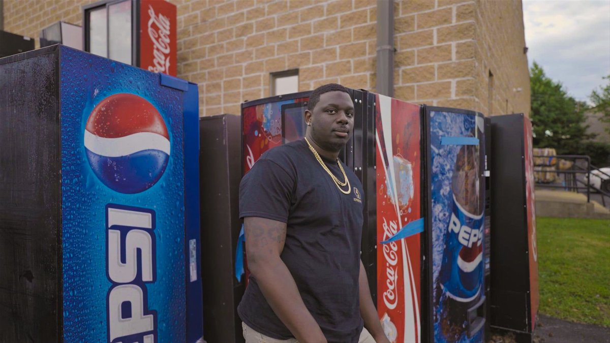 This 31-Year-Old Turned His Side Hustle Into a $300,000 Vending Machine Business: 'I Work Just 4 Hours a Week Now' – NBC Connecticut - Vimarsana News