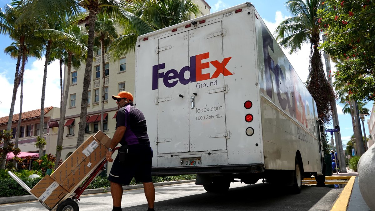 FedEx's Bleak Warning Could Reflect Global Economy − and Company's Own Shortcomings - Vimarsana News
