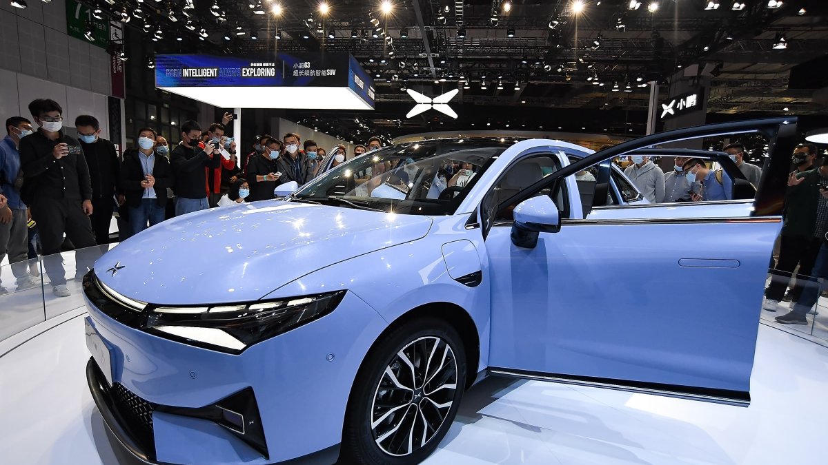 Chinese EV Maker Xpeng Launches Rival to Tesla's Semi-Autonomous Driving System - Vimarsana News