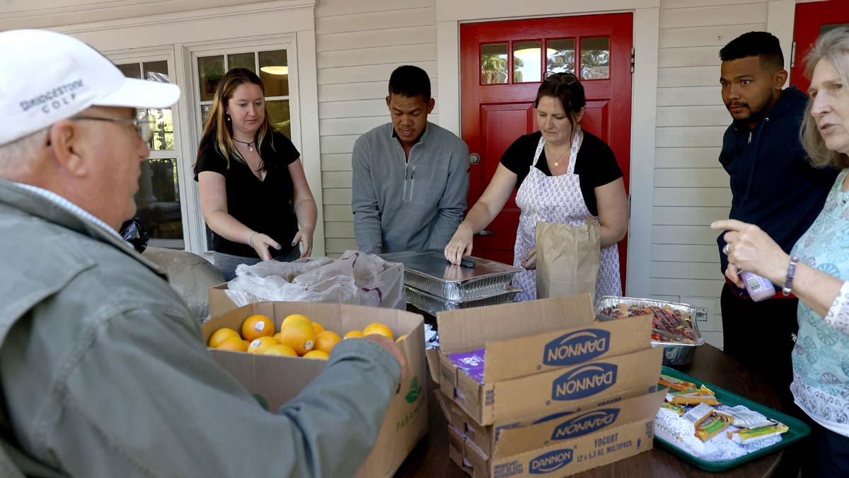 Migrants Flown to Martha's Vineyard File Lawsuit Against DeSantis – NBC Connecticut - Vimarsana News