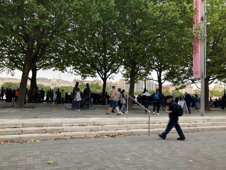 People in Conn. & London Reflect as Queen's Funeral Nears - Vimarsana News
