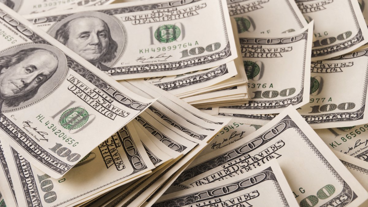 Debate continues over hourly wage for tipped workers