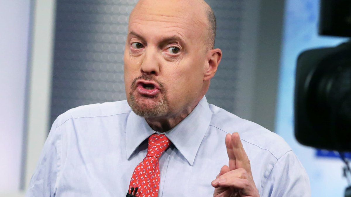 'Hold Your Nose and Sell' to Brace for a Possible Market Downturn, Jim Cramer Says – NBC Connecticut - Vimarsana News