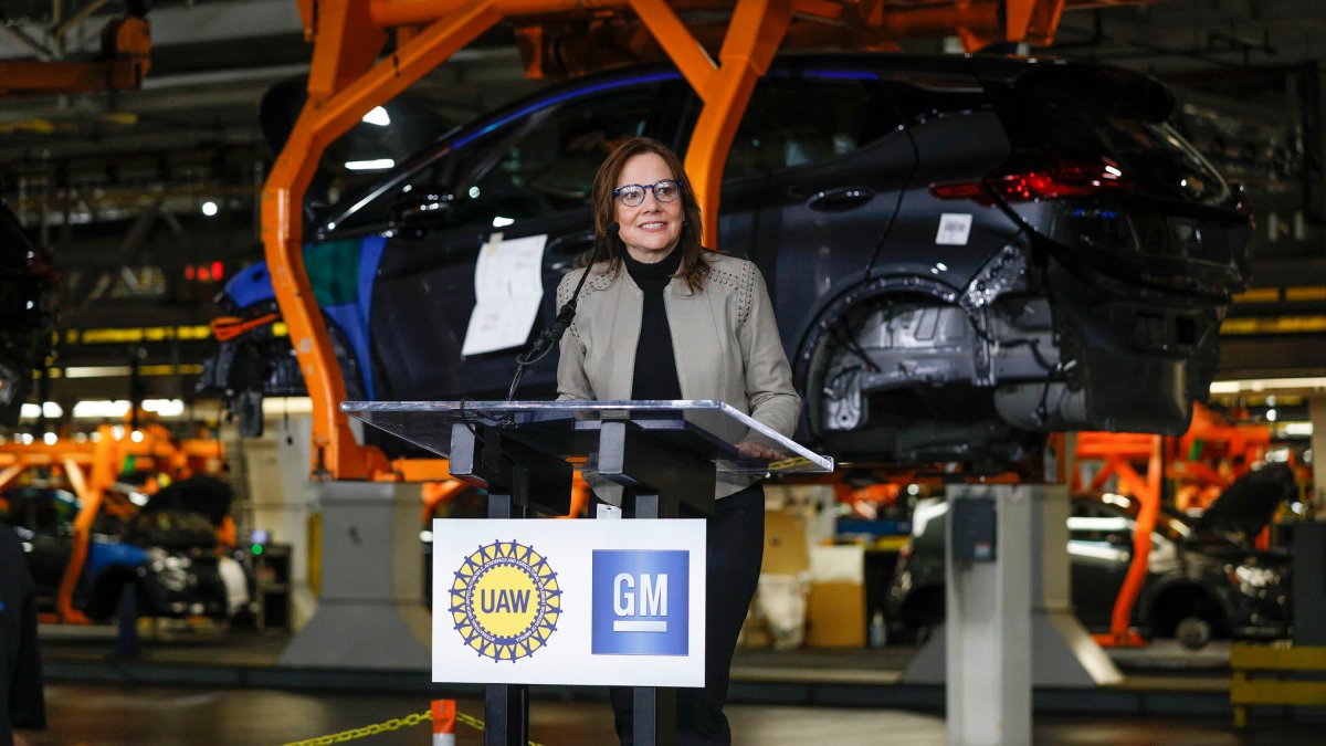 How One GM Auto Plant's UAW Union Workforce Is Learning to Make EVs - Vimarsana News