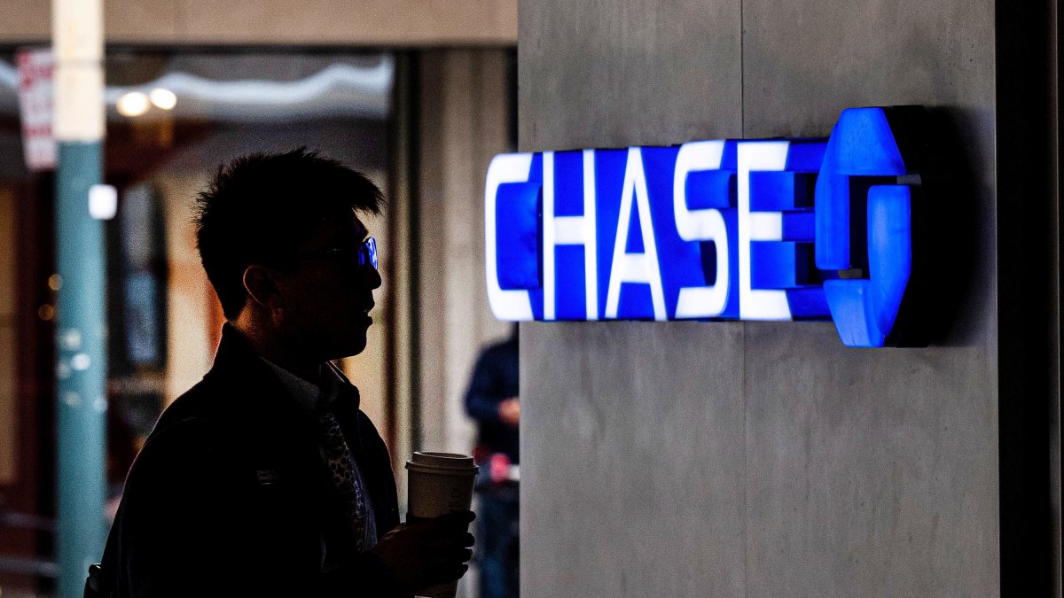 JPMorgan Chase, Taking a Feature From Fintech Rivals, Gives Some Customers Early Payday Deposits - Vimarsana News