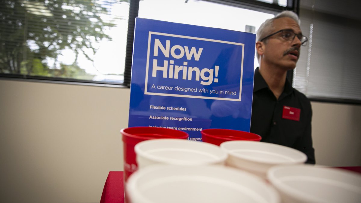 Hispanic Unemployment Rate Falls Sharply in September, But Fewer Workers Join Labor Force - Vimarsana News