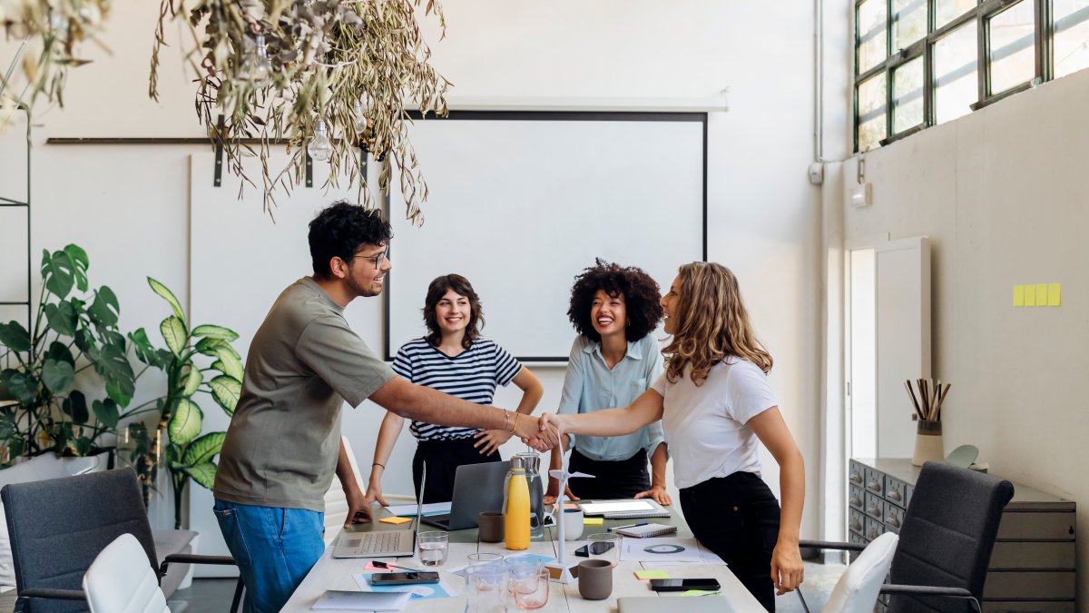 Struggling to Recruit and Retain Employees? The Four-Day Work Week Might Be the Answer - Vimarsana News