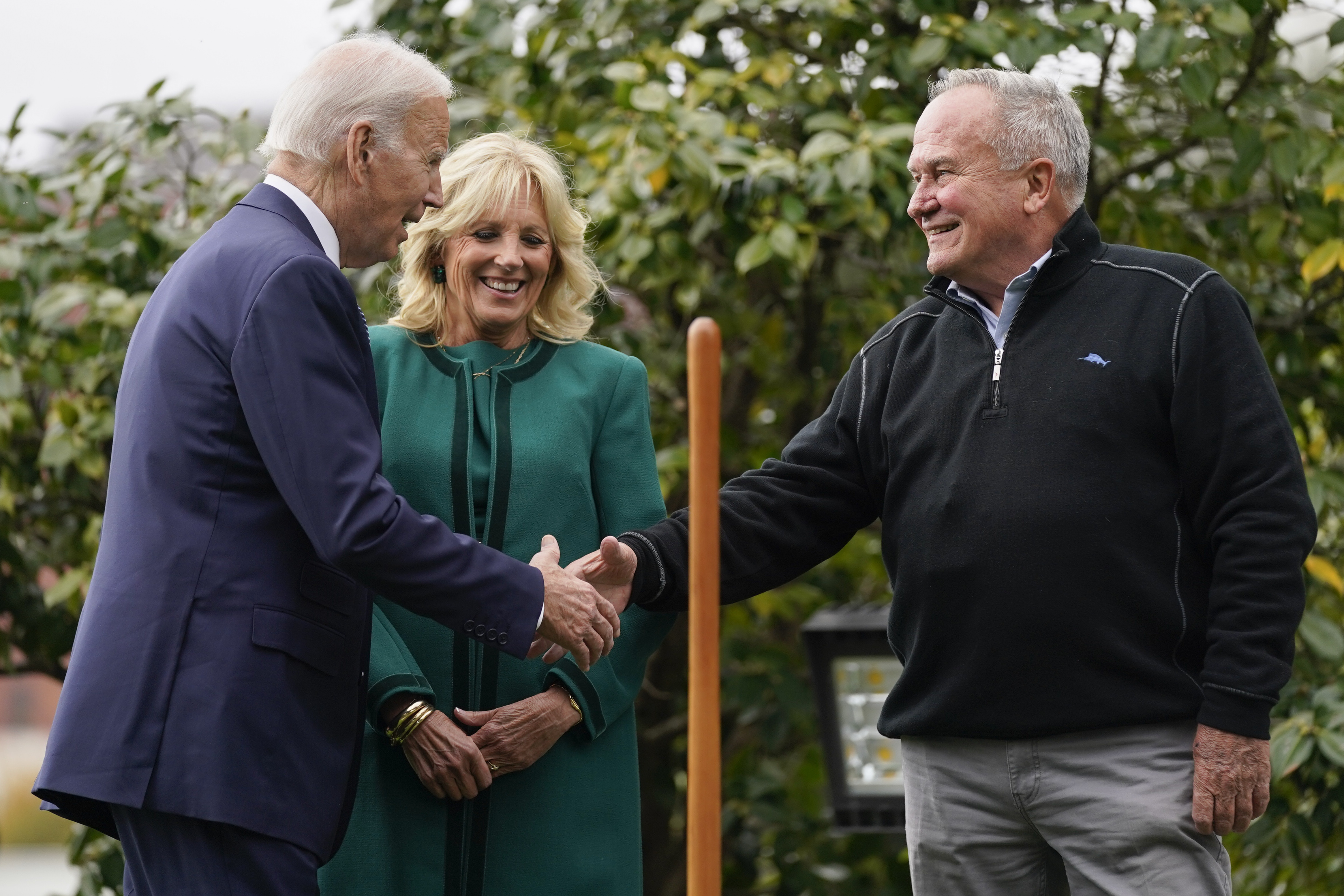 Bidens Honor White House Groundskeeper Dale Haney – NBC Connecticut - Vimarsana News