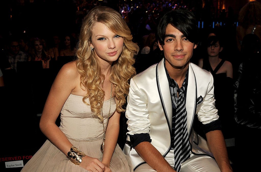 Joe Jonas' Brother Trolls Him With Taylor Swift Couples Costume - Vimarsana News