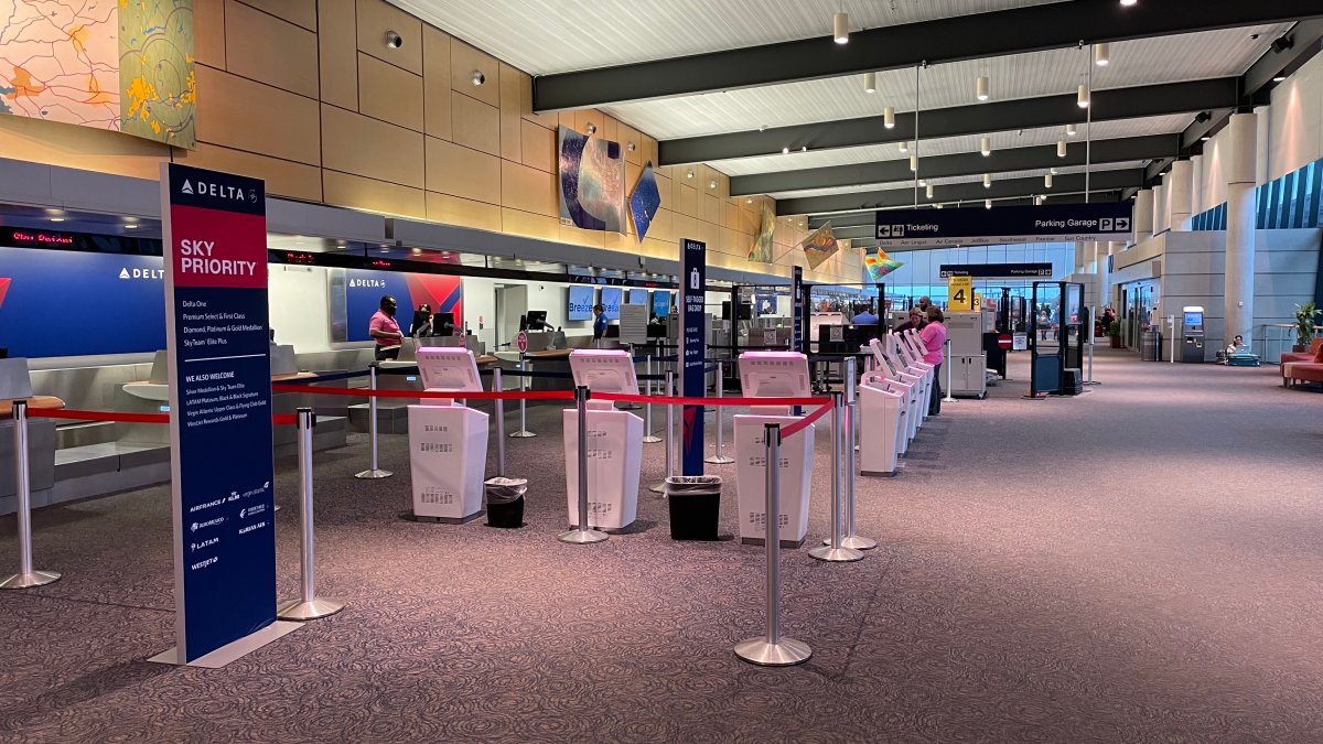 Woman Arrested for Having Loaded Gun in CarryOn Bag at Bradley Airport