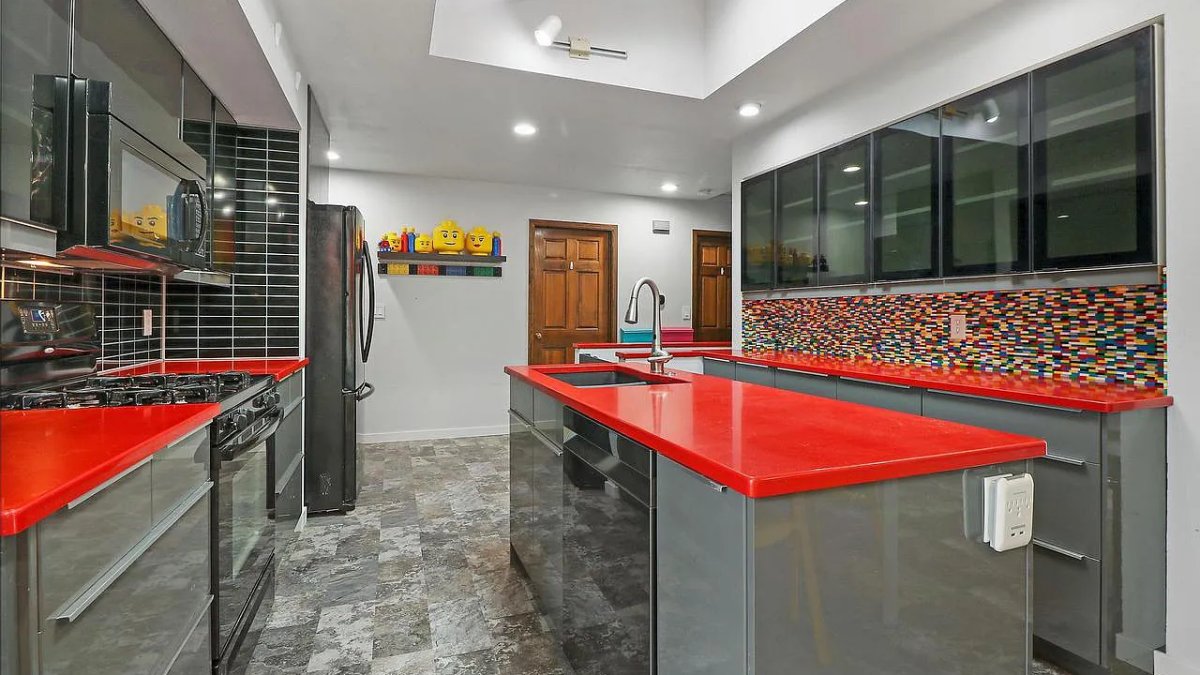 LEGO-Themed House in Kenosha Finds Buyer: See the Home's Colorful Interior – NBC Connecticut - Vimarsana News