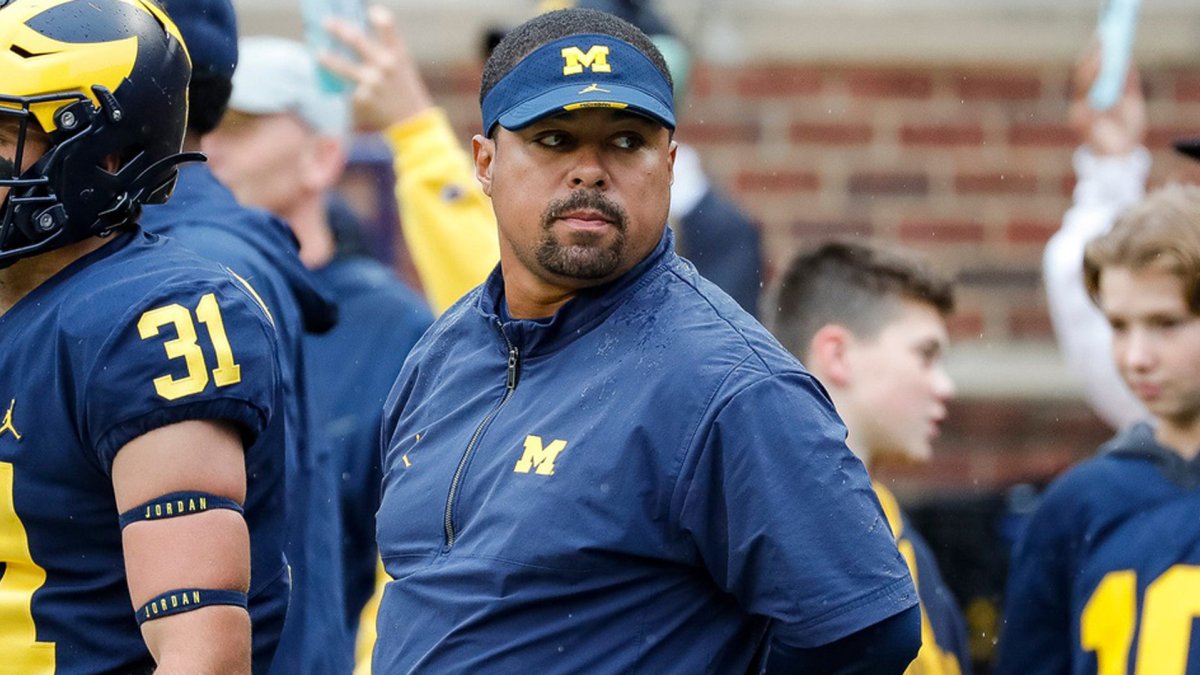 Michigan RB Coach Mike Hart Stretchered Off Vs. Indiana After Reported  Seizure – NBC Connecticut