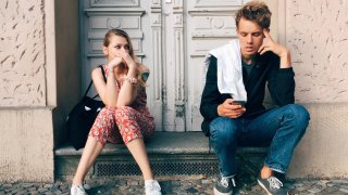 Covid Conversations Are Harder Than Ever Now—These 3 Expert Tips Can Help