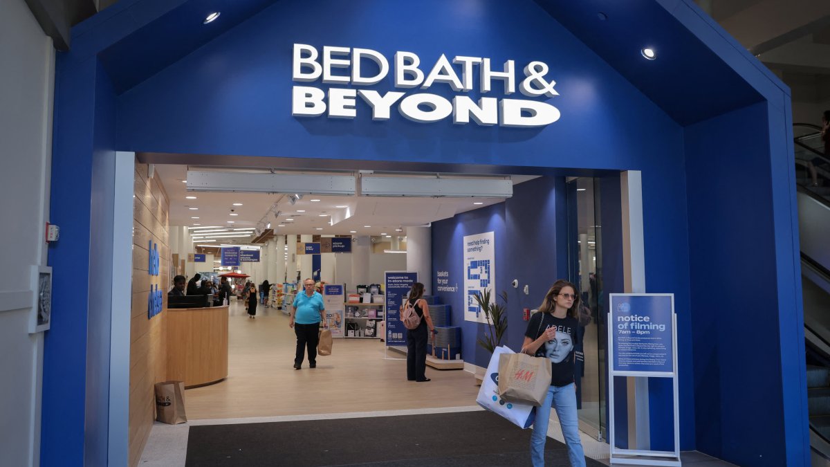 Bed Bath & Beyond's Stock Falls as Retailer Plans to Issue Shares to Pay Off Some Debt - Vimarsana News