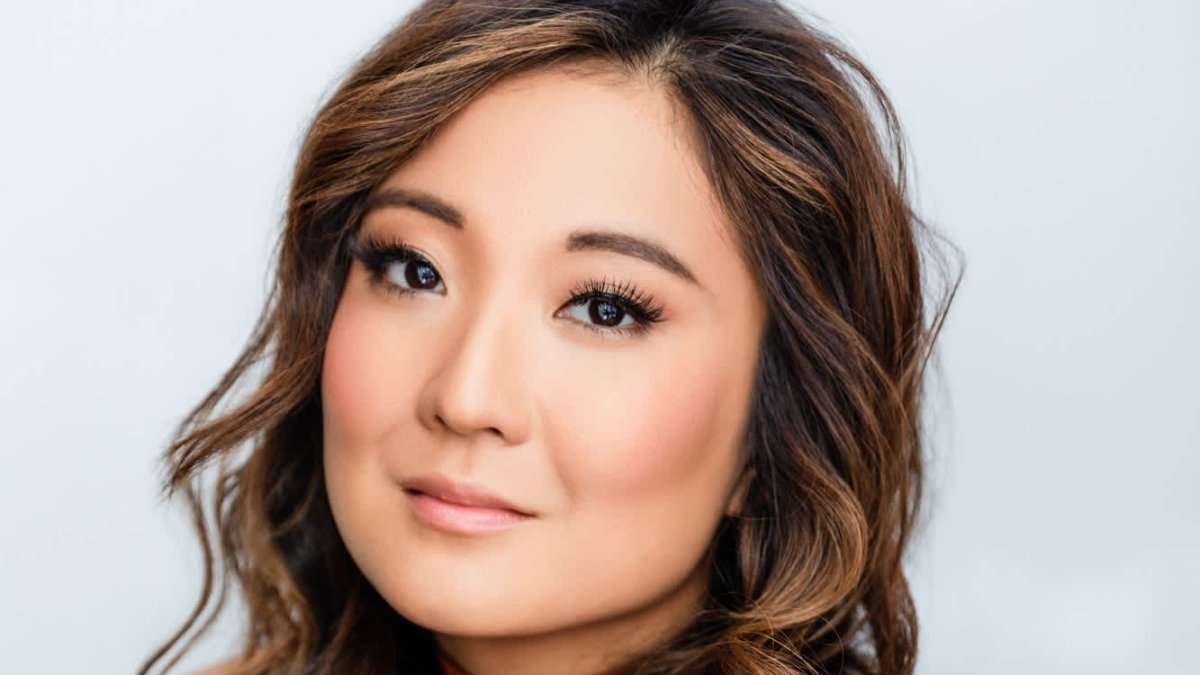 'Emily in Paris' Actor Ashley Park's Career Advice: 'You're Allowed to Dream Big' – NBC Connecticut - Vimarsana News