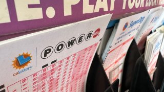 The Powerball Jackpot Is $1.9 Billion Only If You Take the Annuity. Here’s Why the Lump Sum May Be Overrated