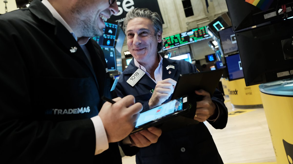 Stock Futures Inch Higher to Close Out Upbeat Week - Vimarsana News