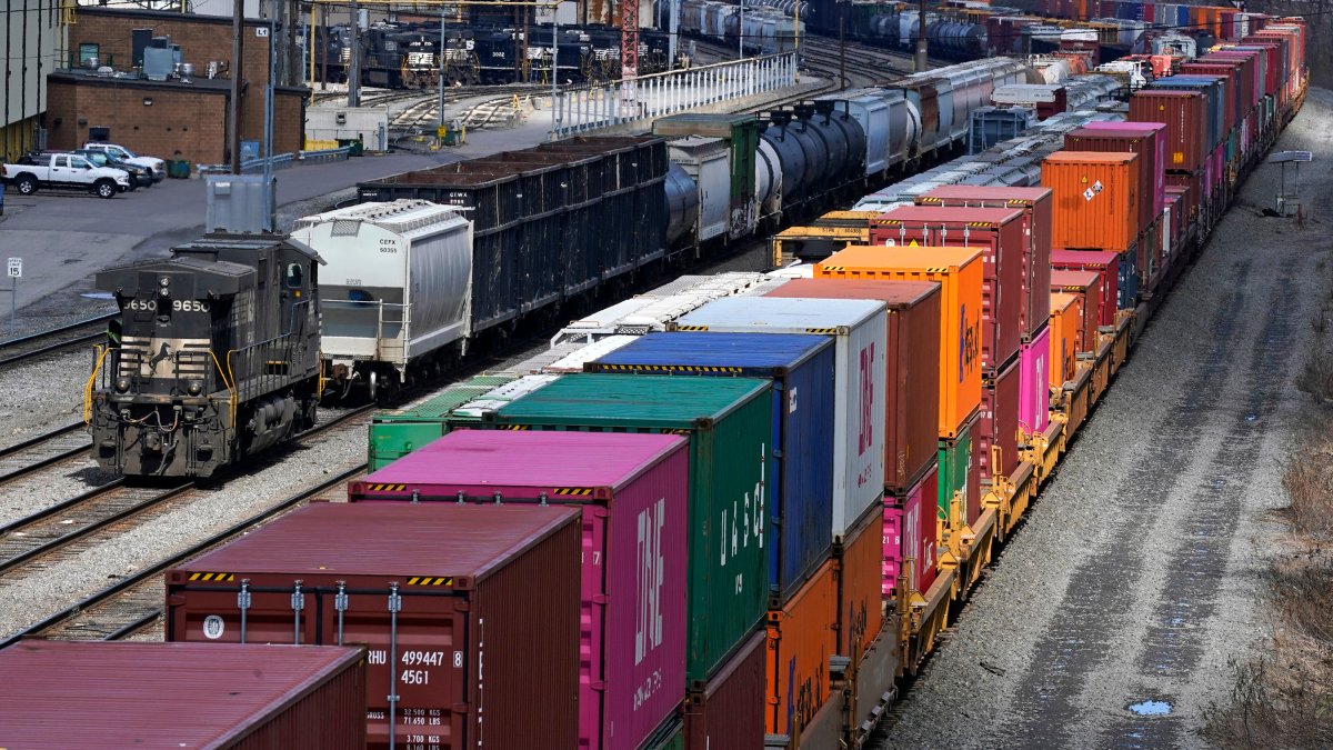 Here's How a Railroad Strike Could Cripple the US Economy in Just 2 Weeks – NBC Connecticut - Vimarsana News