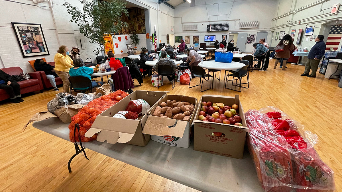 United Way Türkiye Dağıtımı New Haven’da Yiyecek ve Umut Sağlıyor – NBC Connecticut