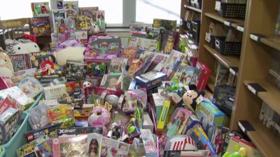 Farmington Students Donate Toys for NBC CT & Telemundo Connecticut Toy Drive