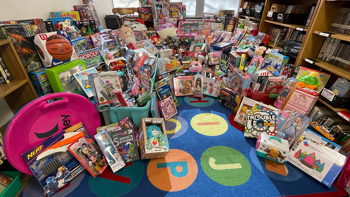 Students in Farmington Collect Hundreds of Toys for NBC CT, Telemundo