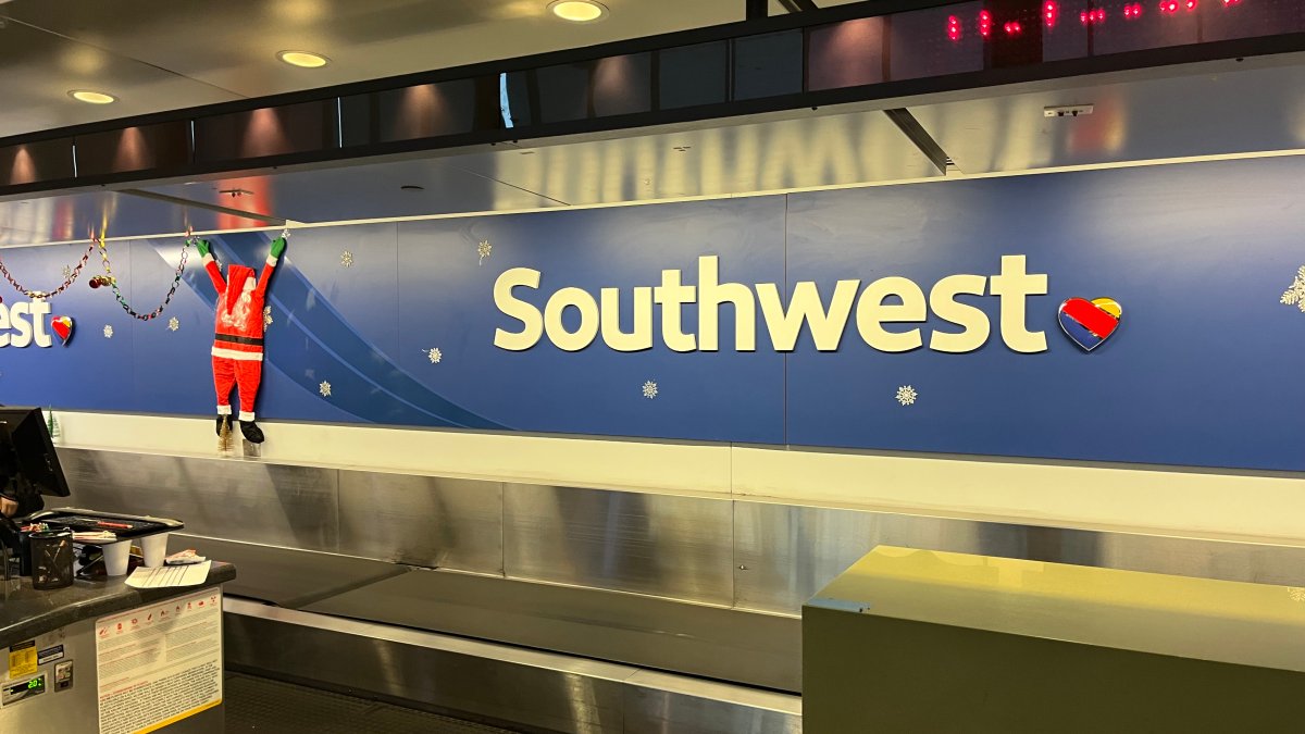 Travel Headaches Intensify as Southwest Cancels Thousands of Flights - Vimarsana News