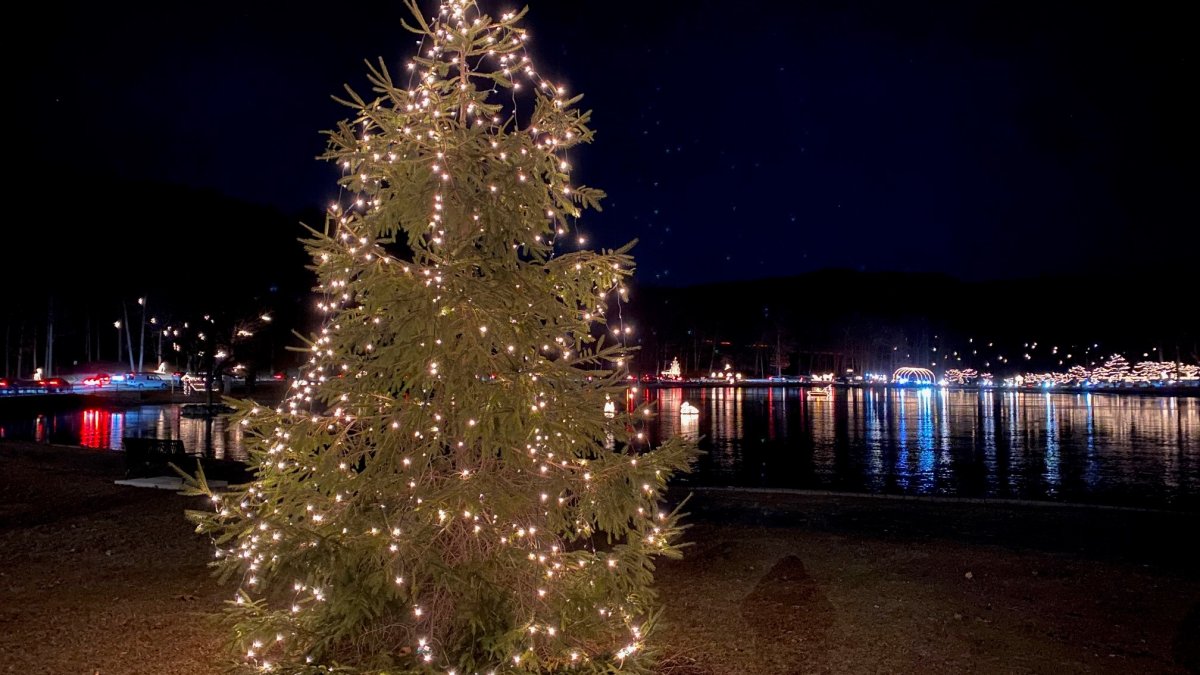 Meriden DriveThru Light Display Busy on Christmas Day NBC Connecticut