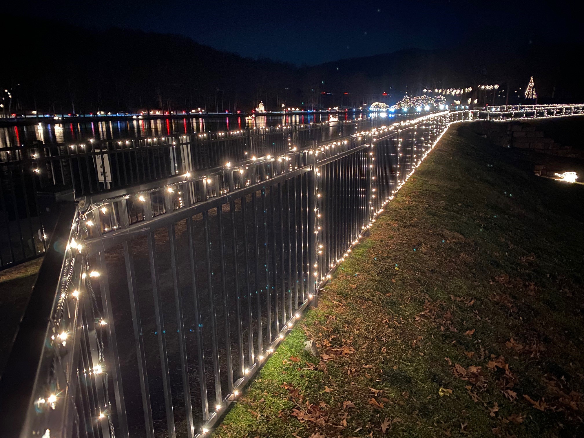 Meriden DriveThru Light Display Busy on Christmas Day NBC Connecticut