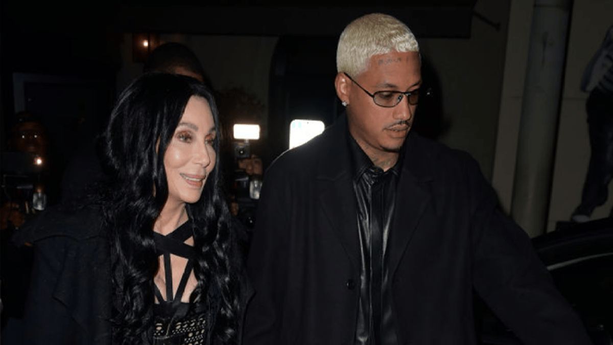 Cher Shows Off Massive Diamond Ring Gifted to Her By Alexander Edwards – NBC Connecticut - Vimarsana News