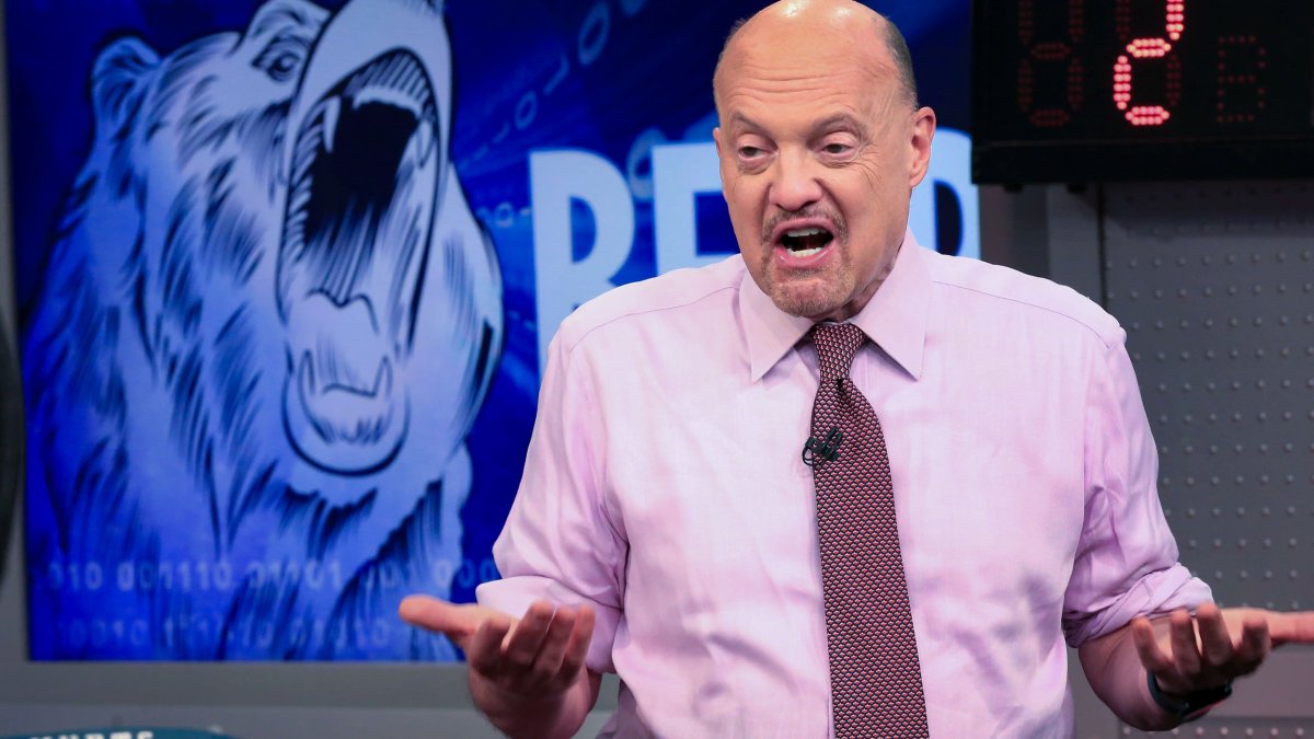 Jim Cramer Warns That Negative Forces Are Still Pulling Down the Economy in the New Year - Vimarsana News