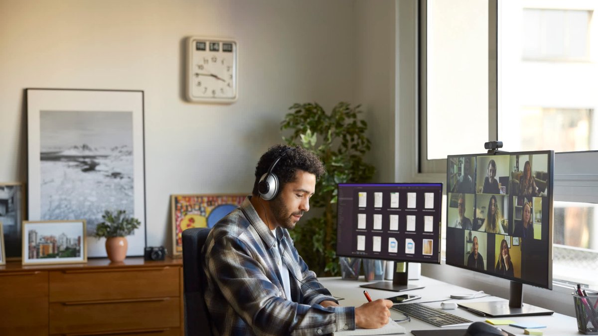 Want to Land a Remote Job in 2023? These 20 Companies Are on a Hiring Spree - Vimarsana News