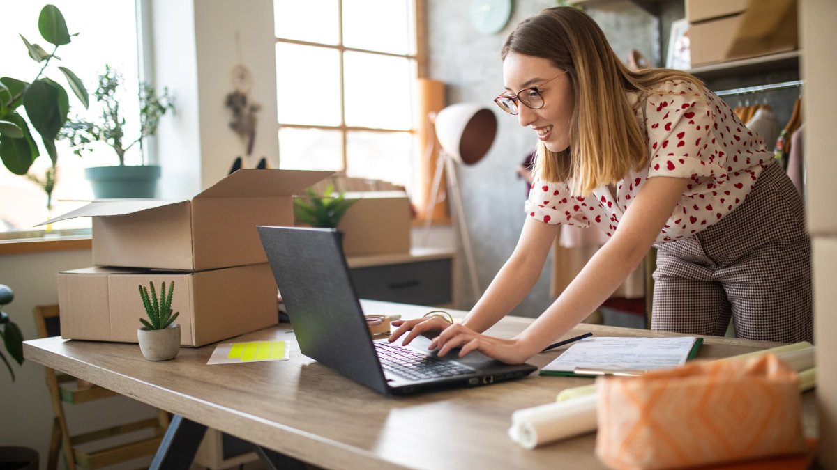These 4 Lucrative Side Hustles Dominated 2022—and They Require Less Than 20 Hours of Work Per Week - Vimarsana News