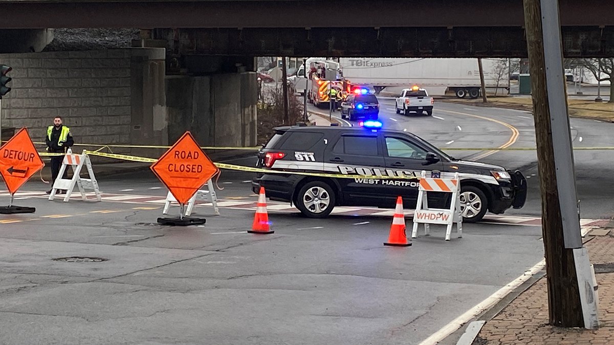 New Britain Avenue in West Hartford Closed After Crash – NBC Connecticut